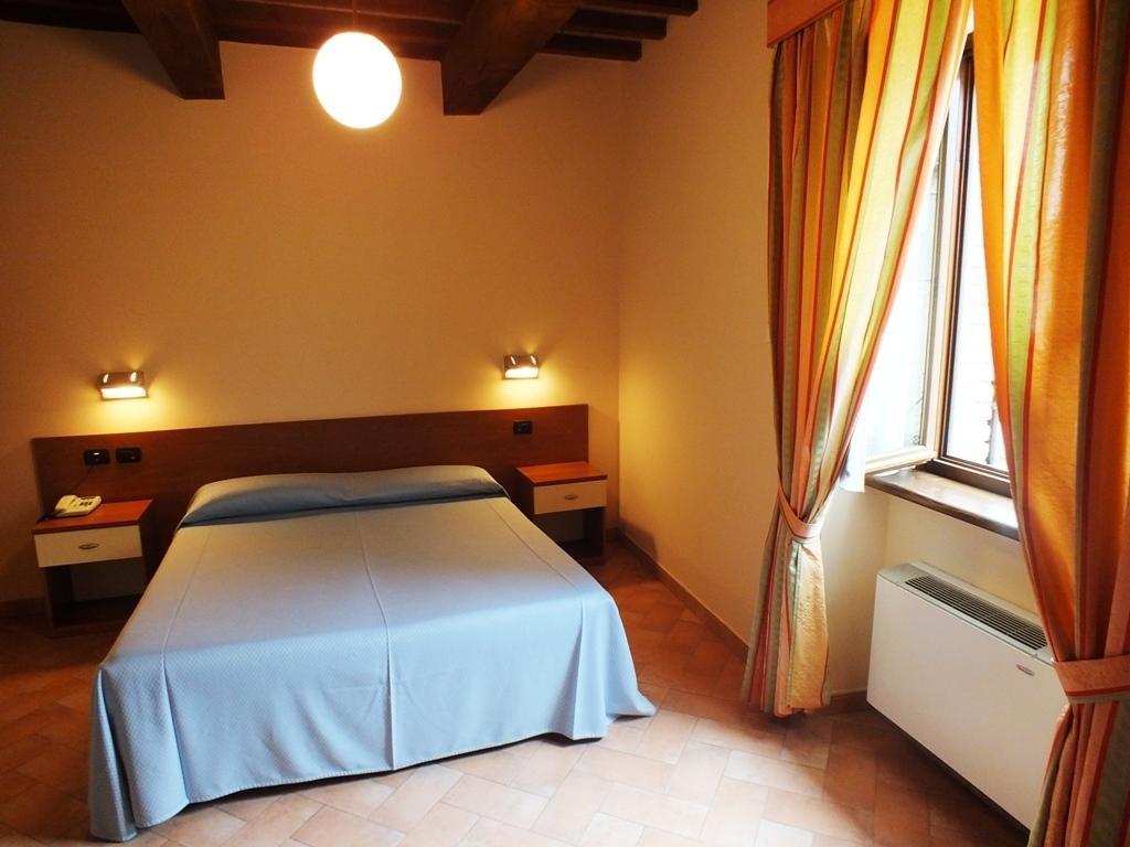 Hotel Santa Chiara SantʼAngelo in Vado 部屋 写真