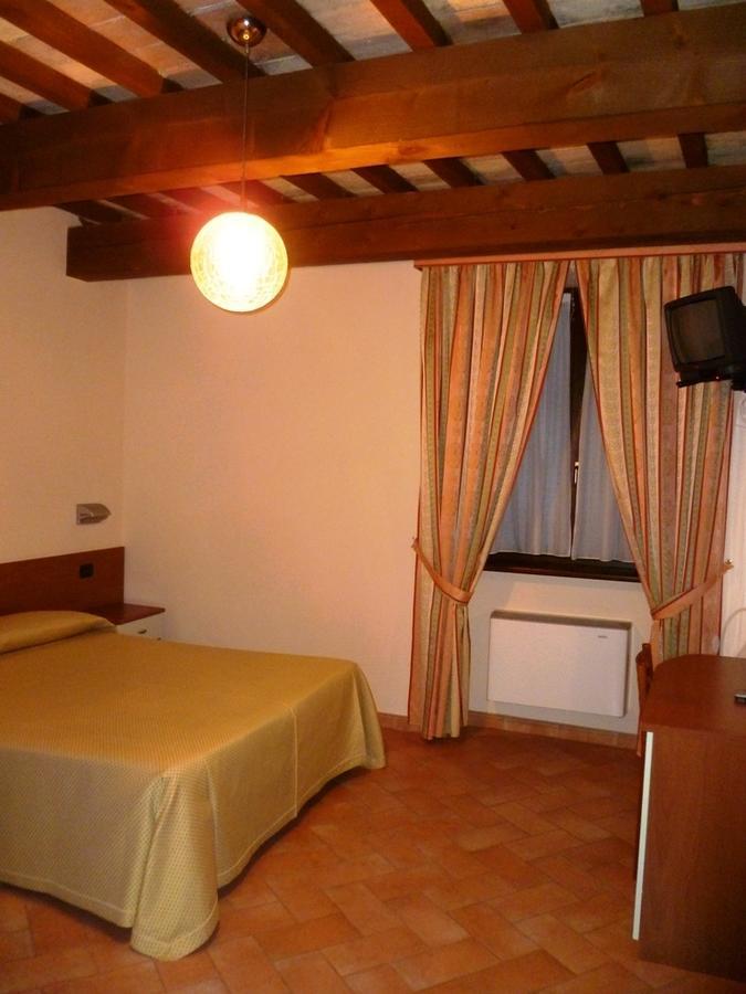Hotel Santa Chiara SantʼAngelo in Vado エクステリア 写真