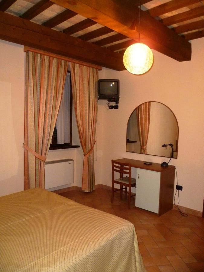 Hotel Santa Chiara SantʼAngelo in Vado エクステリア 写真
