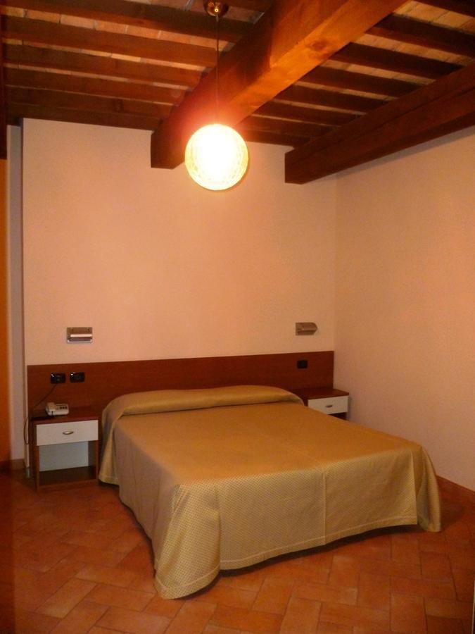 Hotel Santa Chiara SantʼAngelo in Vado 部屋 写真